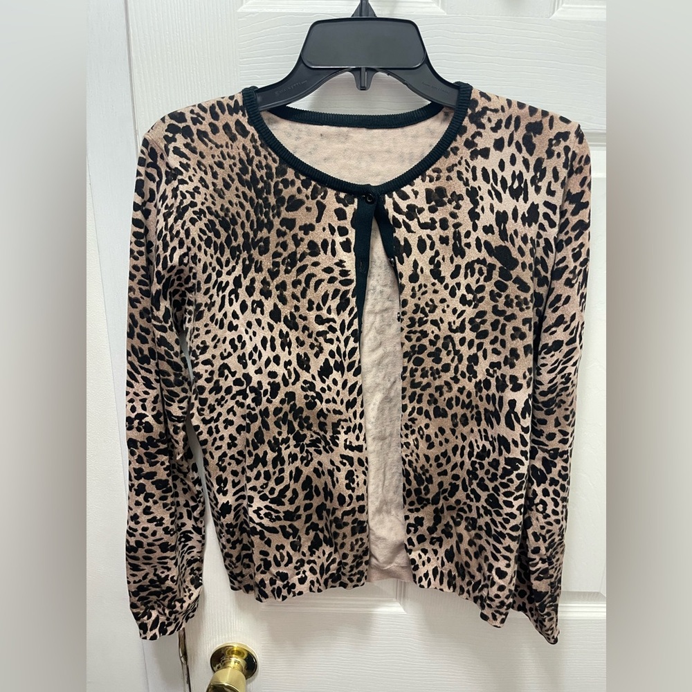 Women’s Buttoned Cardigan